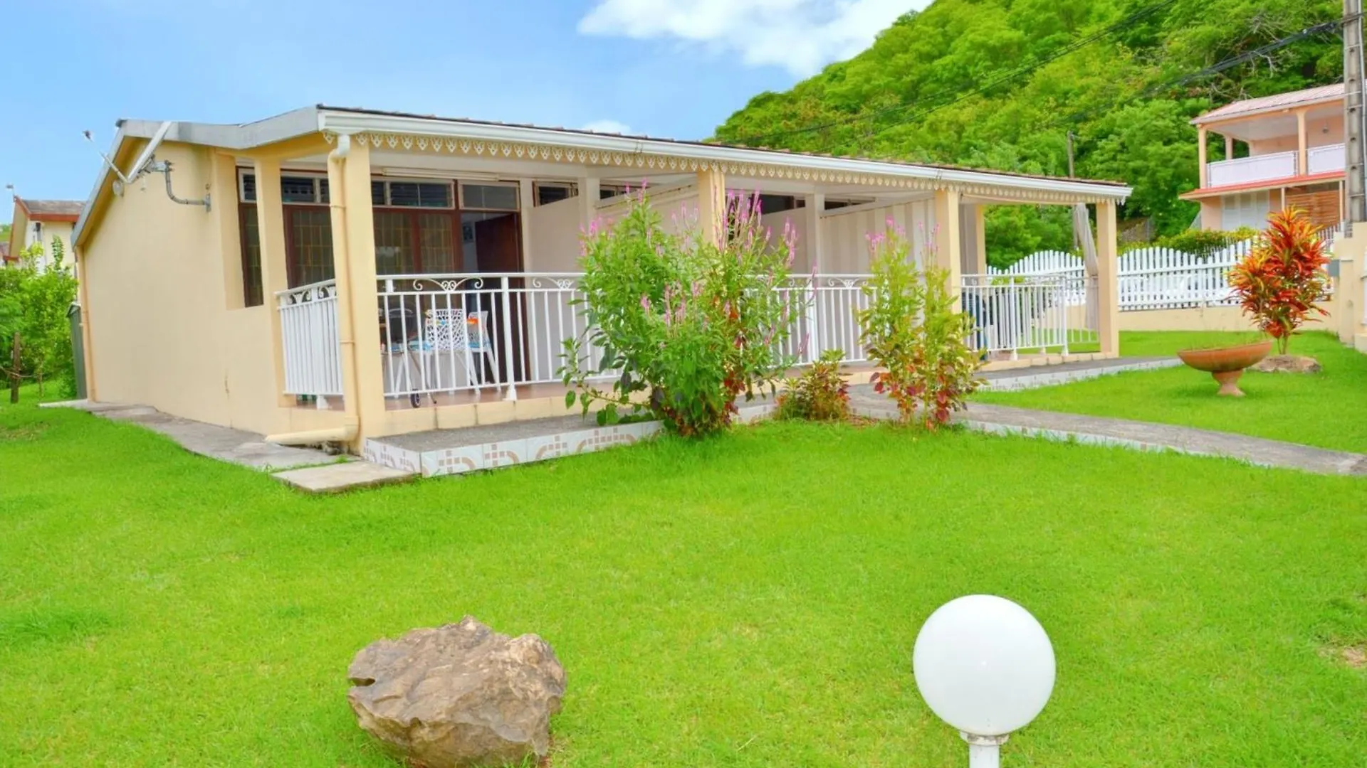Studio Cocooning A Saint Anne / 27 M² / Jardin Fleuri Sainte-Anne